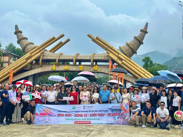 Famtrip Châu Hồng Hà: Hành trình khảo sát du lịch vùng biên chào mừng Quốc khánh 2/9 - Ảnh 1.