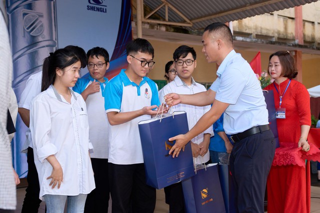 Học bổng "Nghị lực Thép" 2025: Doanh nghiệp đồng hành cùng thế hệ tri thức trẻ- Ảnh 4.