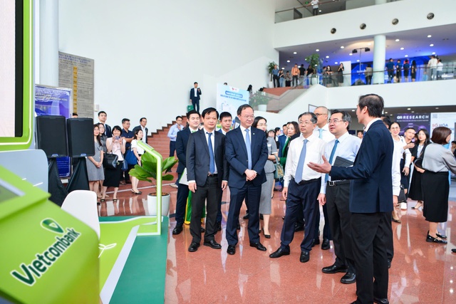 Vietcombank hợp tác với TP Đà Nẵng phát triển dịch vụ tại IFC Đà Nẵng- Ảnh 1.