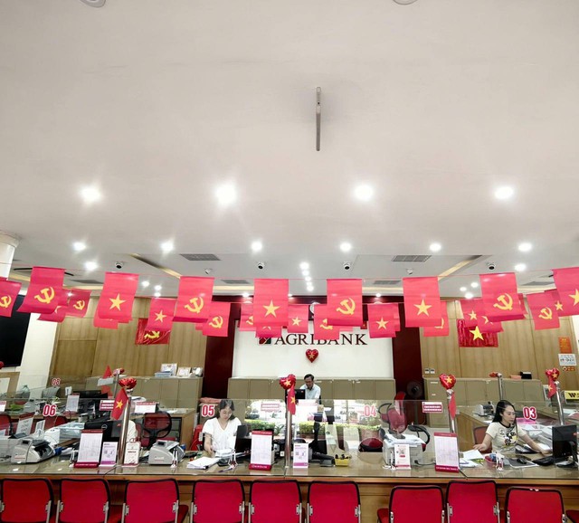 Agribank làm việc xuyên lễ, đảm bảo tặng quà kịp thời dịp Quốc khánh- Ảnh 3.