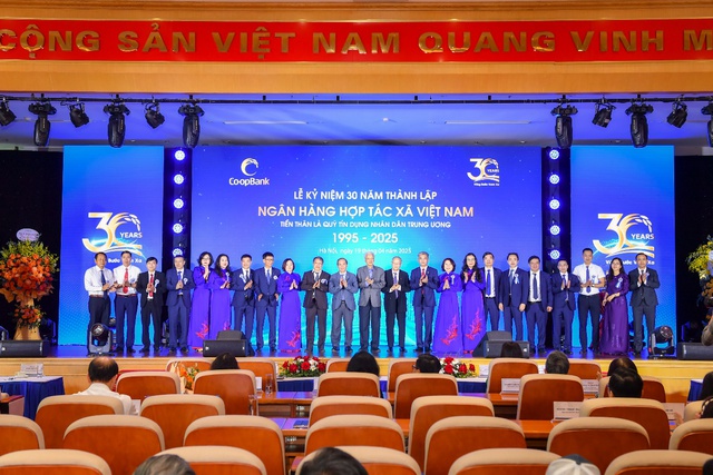 Co-opBank - 30 năm bền bỉ vì sự phát triển của hệ thống QTDND - Ảnh 1. Co-opBank - 30 năm bền bỉ vì sự phát triển của hệ thống QTDND - Ảnh 1.
