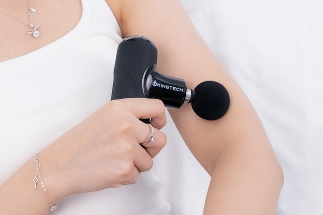 Súng massage cầm tay Mini KINGTECH A1: Sức mạnh phục hồi trong lòng bàn tay- Ảnh 1. Súng massage cầm tay Mini KINGTECH A1: Sức mạnh phục hồi trong lòng bàn tay- Ảnh 1.