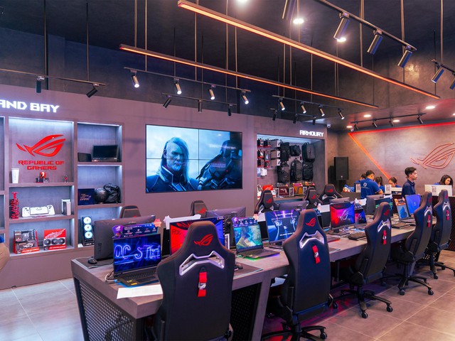 Vì sao ASUS mở loạt cửa hàng trải nghiệm giữa thời online?- Ảnh 1.