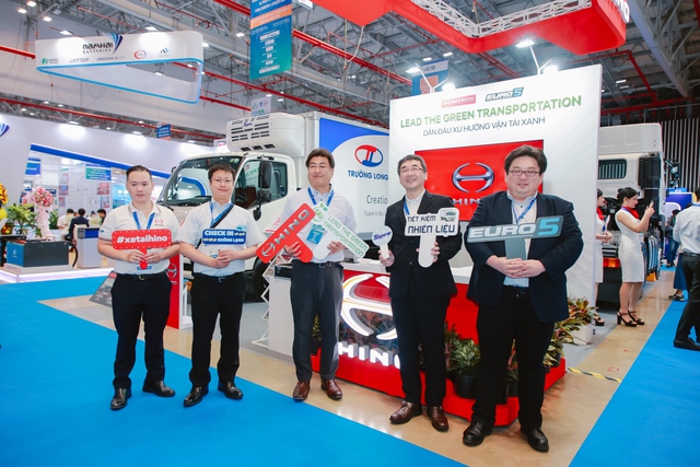 Hino Motors Việt Nam giới thiệu dòng xe tải Euro5 và IHINO-CONNECT tại VILOG 2025- Ảnh 1.