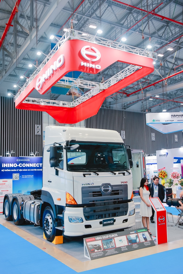 Hino Motors Việt Nam giới thiệu dòng xe tải Euro5 và IHINO-CONNECT tại VILOG 2025- Ảnh 2.