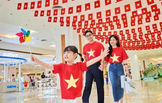 Vincom khởi động chiến dịch “Tự hào sao Việt” – Thắp sáng biểu tượng bán lẻ Việt chào 80 năm Quốc khánh- Ảnh 1.