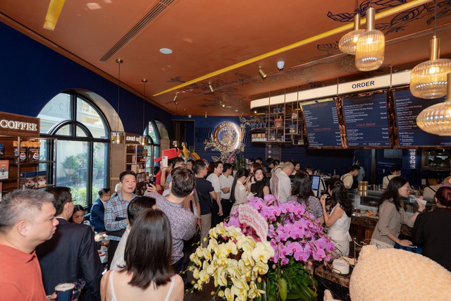 Khai trương quán cà phê đầu tiên mang thương hiệu Adoré tại Sài Gòn- Ảnh 1.