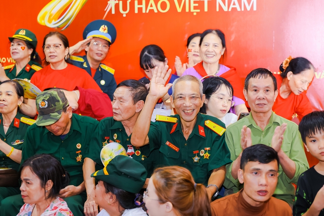 SHB đồng hành Fandom Yêu Nước: Tự hào hành trình lan toả niềm hạnh phúc là người Việt Nam- Ảnh 15.