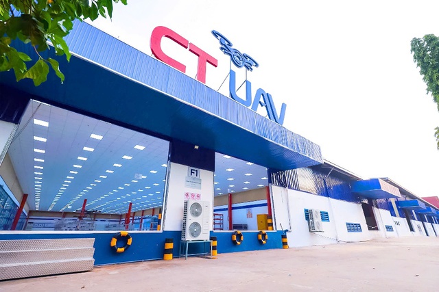 CT UAV - Sốc với nhà máy đúc composite tự tiến hóa- Ảnh 1.