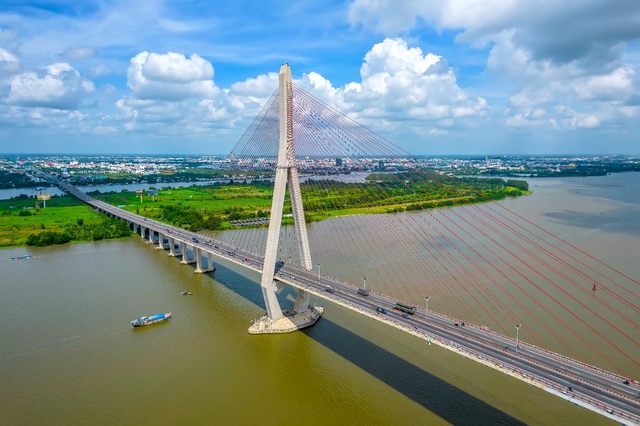 Long Xuyên và Cần Thơ: Cặp "song hành" dẫn dắt kinh tế miền Tây- Ảnh 2. Long Xuyên và Cần Thơ: Cặp "song hành" dẫn dắt kinh tế miền Tây- Ảnh 2.