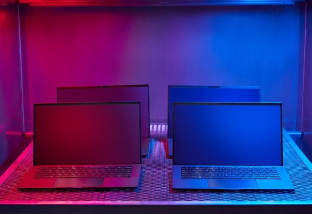 ASUS ExpertBook có bền không: Gập mở 11 năm không hỏng, nước đổ vào không “xi nhê”- Ảnh 2.