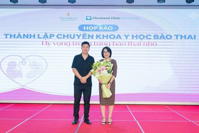 Hai bé gái chào đời khỏe mạnh sau ca can thiệp bào thai hiếm thấy tại Vinmec- Ảnh 1.
