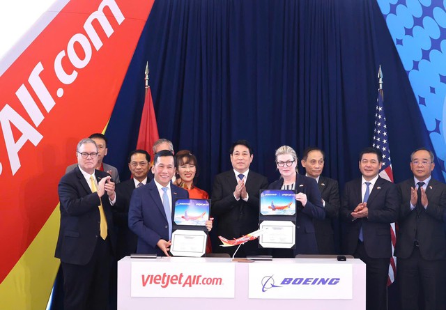 Chủ tịch nước chứng kiến Vietjet nhận bàn giao tàu bay Boeing đầu tiên- Ảnh 6.