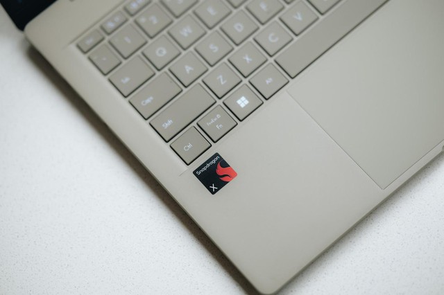 ASUS mở lối tương lai với chiếc laptop AI siêu mỏng nhẹ, pin tới 32 giờ - Ảnh 3.