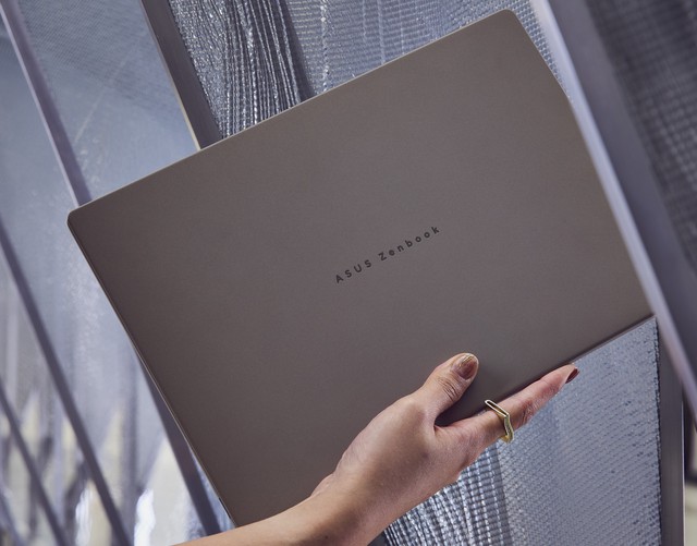 Chiếc laptop mỏng nhẹ, đủ pin, đủ bền, đủ cổng cho doanh nhân bận rộn- Ảnh 1.