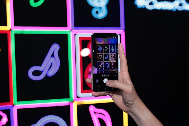 Galaxy S25 FE: Bạn đồng h&agrave;nh th&ocirc;ng minh, gi&uacute;p mọi chuyến du lịch trở n&ecirc;n &ldquo;đ&aacute;ng gi&aacute;&rdquo; từng trải nghiệm - Ảnh 1.