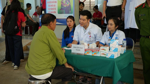 Lifebuoy tiếp sức trẻ em Điện Biên trở lại trường sạch khỏe và an toàn- Ảnh 2.