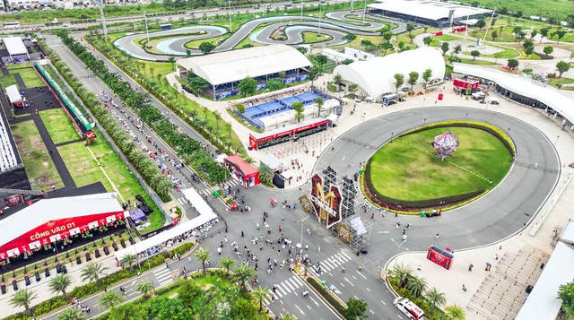 Hàng vạn khán giả hòa nhịp tại The Global City trong Anh Trai Vượt Ngàn Chông Gai- Ảnh 1. Hàng vạn khán giả hòa nhịp tại The Global City trong Anh Trai Vượt Ngàn Chông Gai- Ảnh 1.