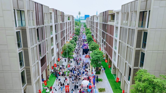 Hàng vạn khán giả hòa nhịp tại The Global City trong Anh Trai Vượt Ngàn Chông Gai- Ảnh 4. Hàng vạn khán giả hòa nhịp tại The Global City trong Anh Trai Vượt Ngàn Chông Gai- Ảnh 4.