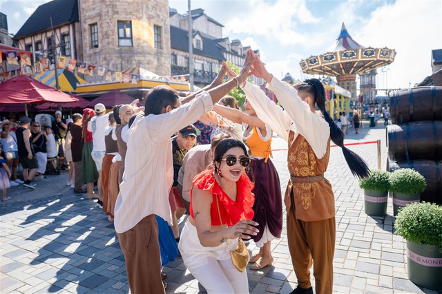 Ba Na Hills tung ch&iacute;nh s&aacute;ch v&eacute; c&aacute;p treo kh&ocirc;ng giới hạn số lần l&ecirc;n c&aacute;p trong 3 ng&agrave;y- Ảnh 2.