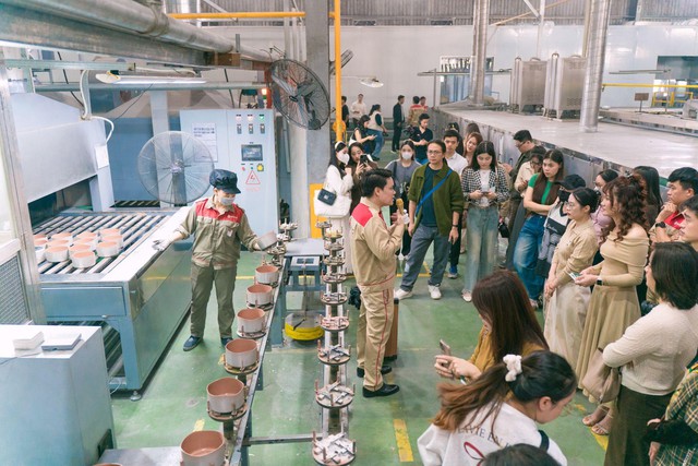 Gần 30 KOL &ldquo;mục sở thị&rdquo; nh&agrave; m&aacute;y gia dụng Elmich, kh&aacute;m ph&aacute; d&acirc;y chuyền hiện đại h&agrave;ng đầu Đ&ocirc;ng Nam &Aacute;- Ảnh 3.
