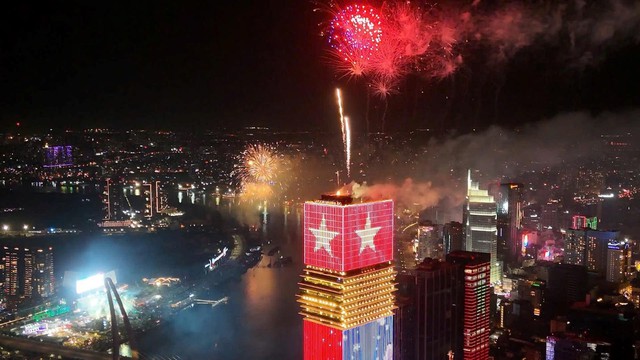 Saigon Marina IFC rực rỡ đêm pháo hoa với công nghệ ánh sáng hàng đầu thế giới- Ảnh 5.