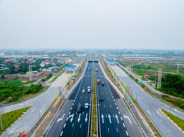 Hai bệnh viện tuyến đầu vận hành, Flora Avenue đón cư dân chất lượng cao- Ảnh 1.