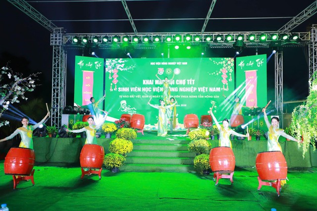 Hội chợ Tết Sinh viên VNUA 2026: Khi giảng đường mở rộng ra thị trường - Ảnh 1.