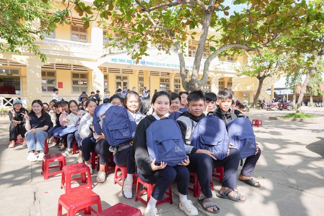 MIA.vn và Larita trao 1.000 balo sau lũ- Ảnh 4.