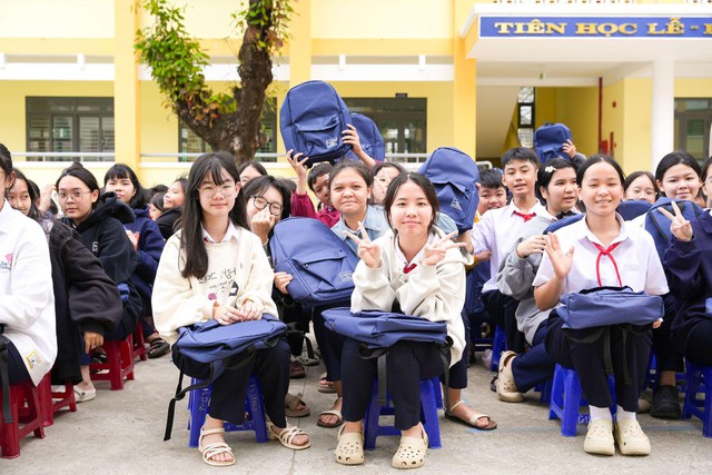 MIA.vn và Larita trao 1.000 balo sau lũ- Ảnh 2.