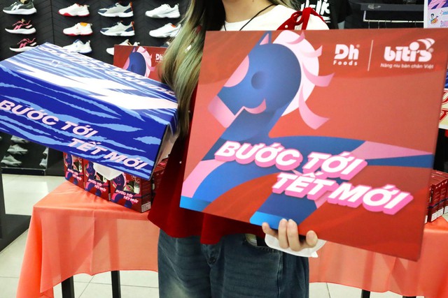 Dh Foods - Biti’s: Khi hộp gia vị và đôi giày cùng "bước tới Tết mới"- Ảnh 3.