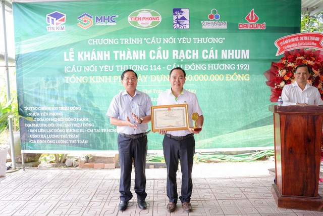Khánh thành cầu Rạch Cái Nhum - Cầu nối yêu thương số 114 tại Cà Mau - Ảnh 2.