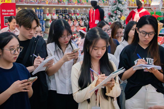 Sinh viên Western Sydney Việt Nam bắt đầu “thực nghiệm” tại Central Retail và L’Oréal- Ảnh 1.