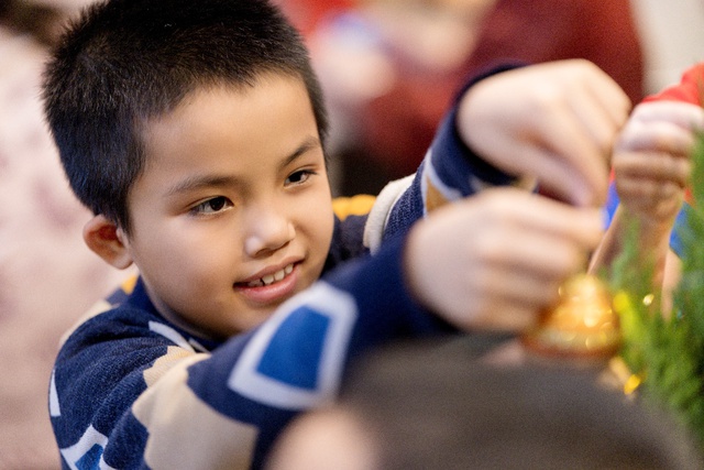 &ldquo;Chị ơi, em ngoan rồi&rdquo; v&agrave; niềm vui của những em b&eacute; đặc biệt - Ảnh 1.