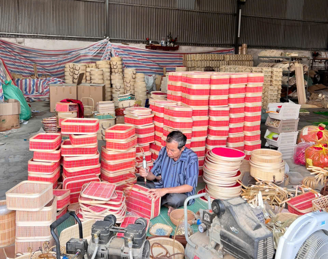 Khi quà Tết trở thành tác phẩm nghệ thuật: Hành trình nâng tầm di sản làng nghề Việt - Ảnh 1.