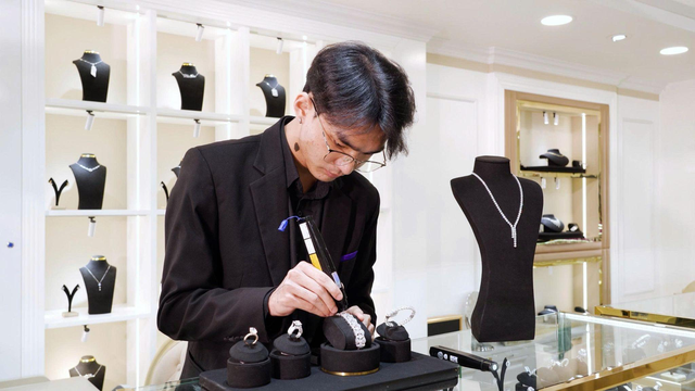 Kim cương nuôi cấy có phải nguyên nhân khiến thị trường kim cương thiên nhiên chao đảo?- Ảnh 1.