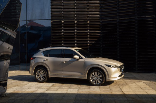 Tháng 10, Mazda ưu đãi 100% phí trước bạ cho các mẫu xe bán chạy- Ảnh 1.