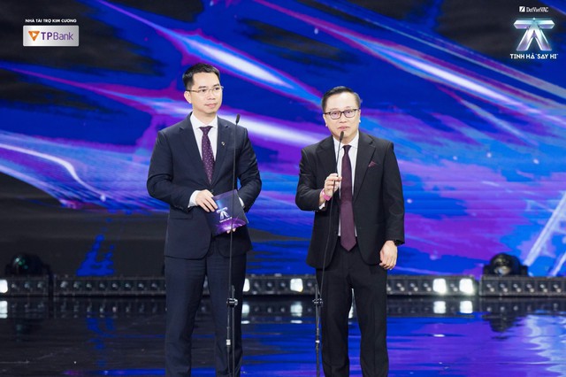 Nghệ sĩ Gen Z ôm đàn đáy đưa ca trù lên Top 1 thịnh hành, nhận giải thưởng mang tên một ngân hàng- Ảnh 3.