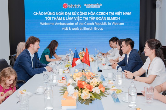 Tân Đại sứ Cộng hòa Séc thăm nhà máy Elmich Việt Nam - Ảnh 1.