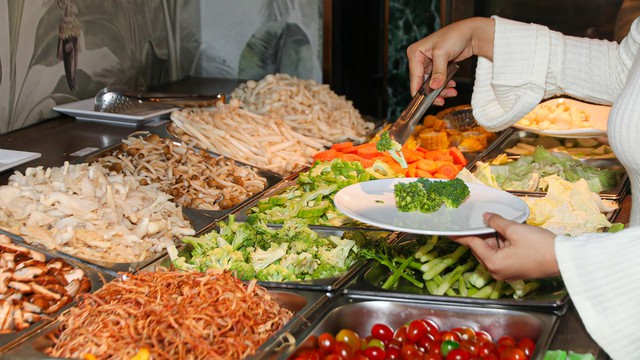 Hệ thống nhà hàng buffet lẩu “sáng đèn xuyên đêm”- Ảnh 2.