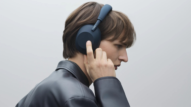 Sony WH-1000XM6 họp online c&oacute; ổn kh&ocirc;ng khi c&oacute; mute nhanh v&agrave; micro điều hướng ch&ugrave;m s&oacute;ng AI?- Ảnh 1.