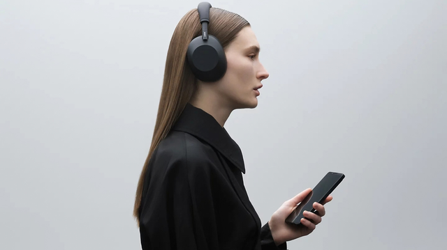 Sony WH-1000XM6 họp online c&oacute; ổn kh&ocirc;ng khi c&oacute; mute nhanh v&agrave; micro điều hướng ch&ugrave;m s&oacute;ng AI?- Ảnh 3.