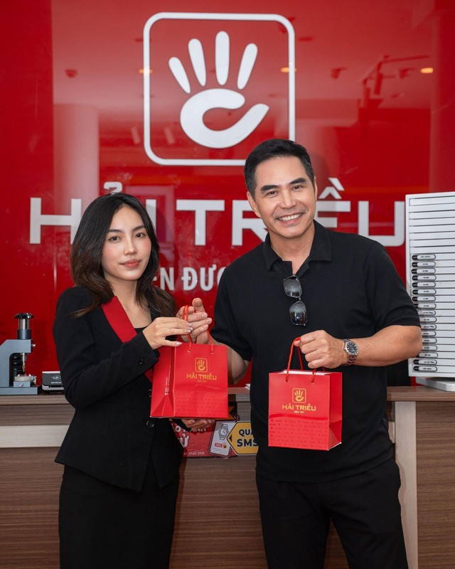 Diễn viên Trung Dũng đeo đồng hồ KOI Bát Mã gây sốt- Ảnh 1.