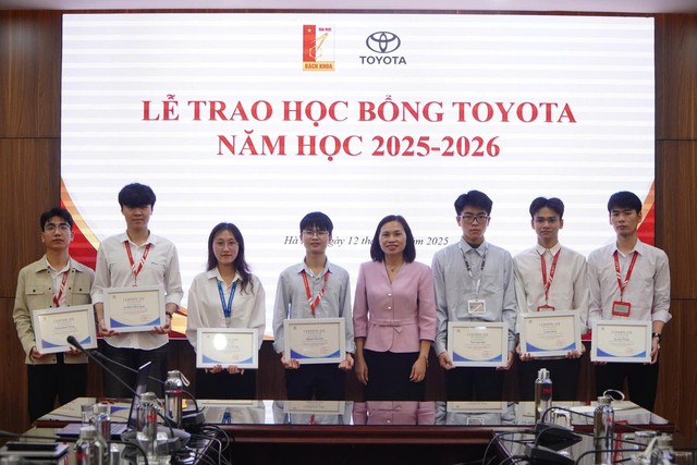 Toyota Việt Nam cùng các đại lý trao tặng 123 suất học bổng hỗ trợ sinh viên năm 2025- Ảnh 1.