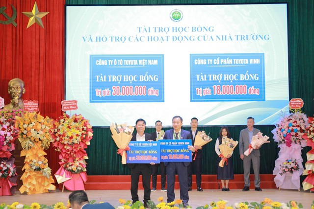 Toyota Việt Nam cùng các đại lý trao tặng 123 suất học bổng hỗ trợ sinh viên năm 2025- Ảnh 2.