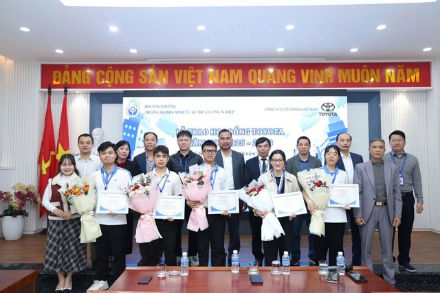 Toyota Việt Nam cùng các đại lý trao tặng 123 suất học bổng hỗ trợ sinh viên năm 2025 - Ảnh 2.