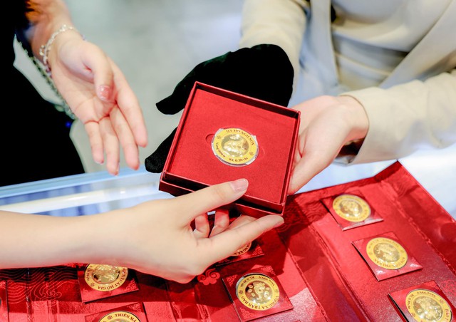 Ngày Thần Tài – Khoảnh khắc người Việt gửi gắm niềm tin vào một năm “đăng hoa” - Ảnh 2.