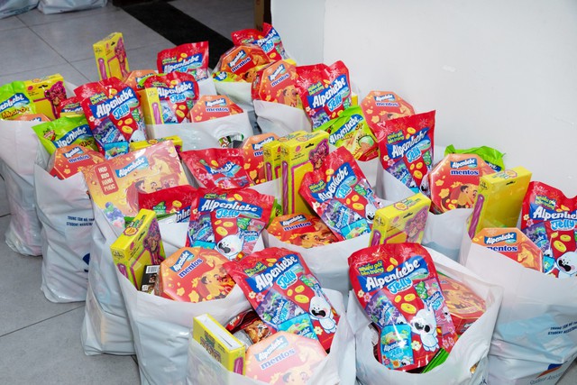 Ngọt ng&agrave;o kẹo Tết, y&ecirc;u thương về nh&agrave; - h&agrave;nh trang sum họp của nhiều sinh vi&ecirc;n c&oacute; ho&agrave;n cảnh kh&oacute; khăn ở TP.HCM- Ảnh 1.