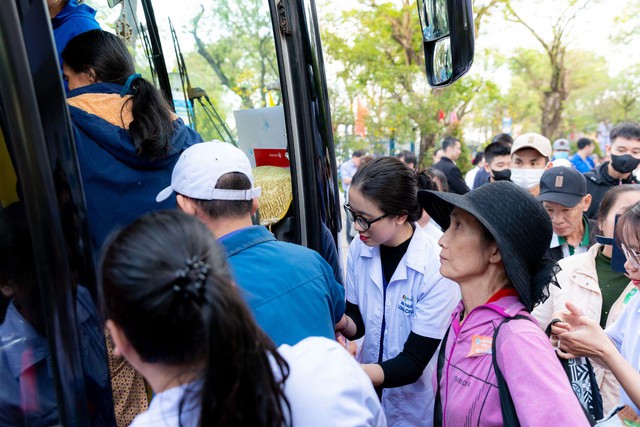 Gieo Xuân ấm từ lòng sẻ chia: Hành trình vì cộng đồng của Long Châu - Ảnh 1.