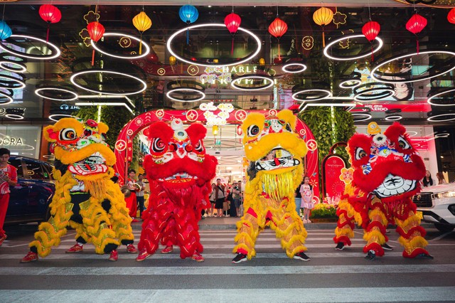 Chợ Lớn gi&aacute;p Tết: T&igrave;m phong vị cũ, check-in Phố Mai rực rỡ sắc xu&acirc;n- Ảnh 4.